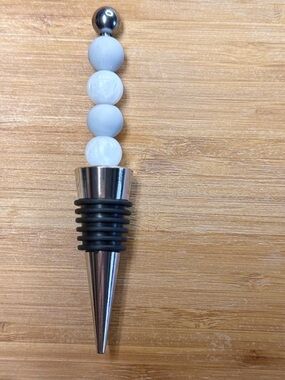 Gray & White Wine Stopper